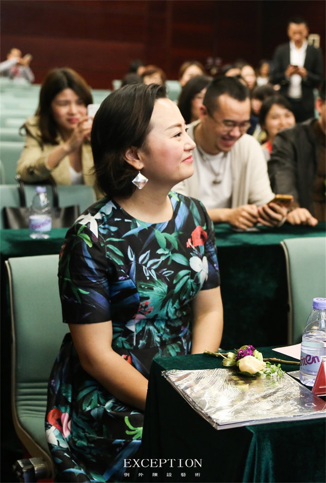“十雅”魅力綻放，你們注意到女神手上的藍色錦魚了嗎？-別墅設計,軟裝設計,室內設計,豪宅設計,深圳例外軟裝設計公司